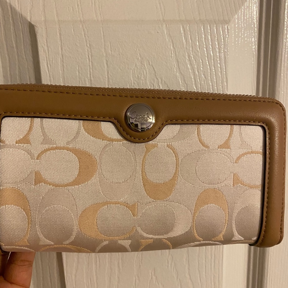 Coach Nude Logo Wallet